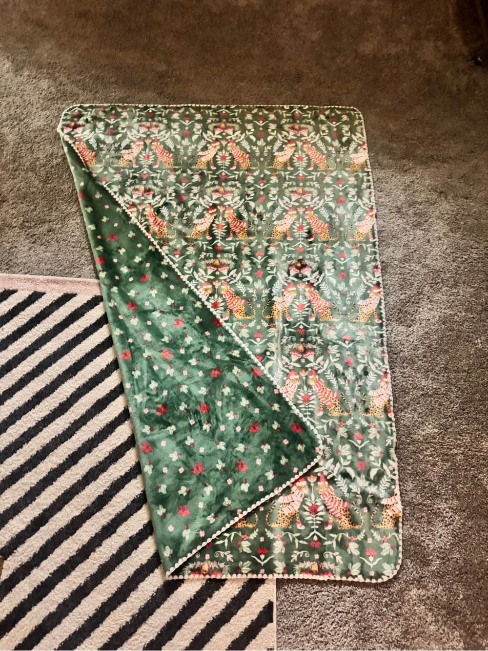 Green Holiday Reversible Throw Blanket 70x50
